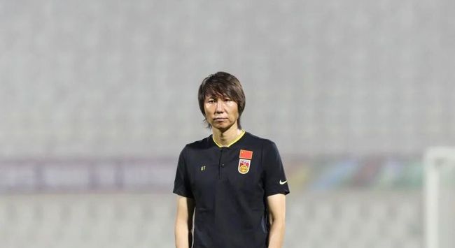 美女被日出水